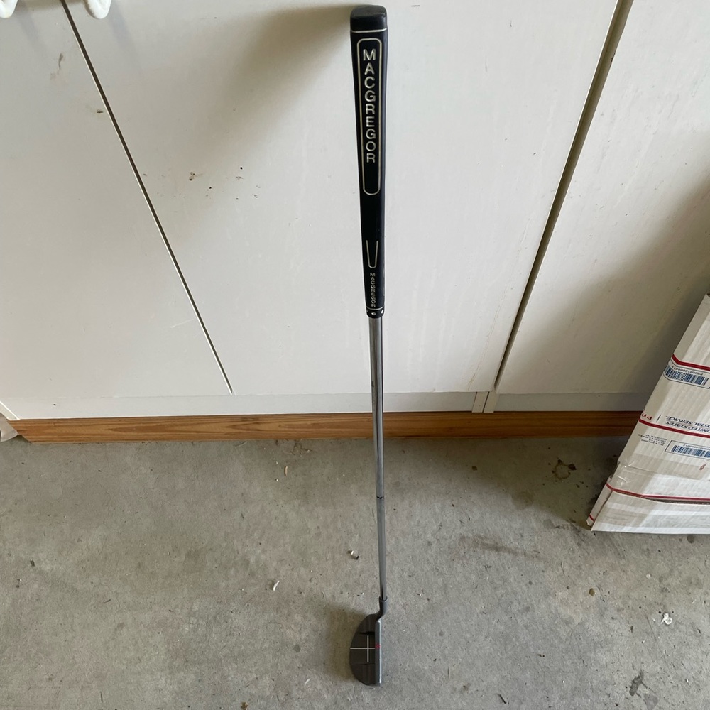 Macgregor M202 Putter in good condition size 35